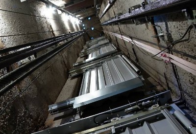 Երևանի հյուրանոցներից մեկում քաղաքացին արգելափակվել է վերելակի խցիկի տակ
