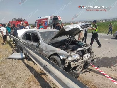 Երևան-Երասխ ճանապարհին բախվել են Toyota Land Cruiser-ը և Mercedes-ը․ վերջինս բախվել է արգելապատնեշին․ կան վիրավորներ