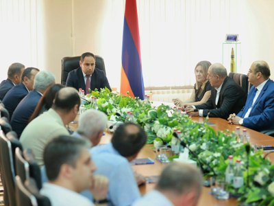 Դավիթ Խուդաթյանը «Երևանի ՋԷԿ»–ի աշխատակազմին է ներկայացրել տնօրենի ժամանակավոր պաշտոնակատարին