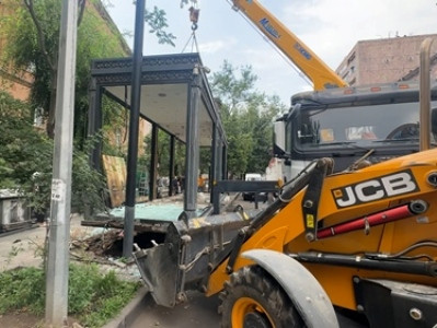 Քաղաքապետարանը Ամիրյան փողոցում ապամոնտաժում է «Աջանիա» ծաղկի սրահը
