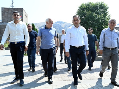 Վահագն Խաչատուրյանն այցելել է Գորիս. նրան ուղեկցել են Սյունիքի մարզպետն ու Գորիսի համայնքապետը