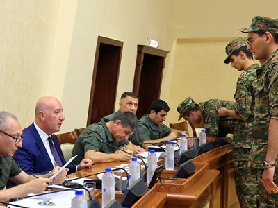 ՊՆ փոխնախարարը հանդիպել է նորավարտ ռազմական բժիշկներին