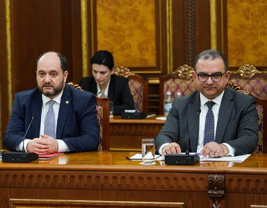 «Իրավունք». «личный неприязнь». Փաշինյանի արձակուրդից հետո «գահընկեց» է անելու Տիգրան Խաչատրյանին