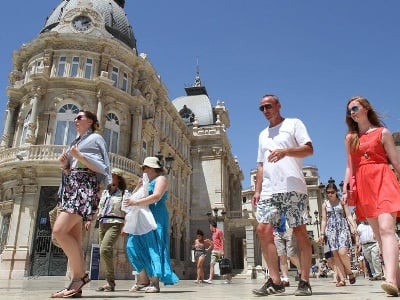 Spain sets new record for tourist visits
