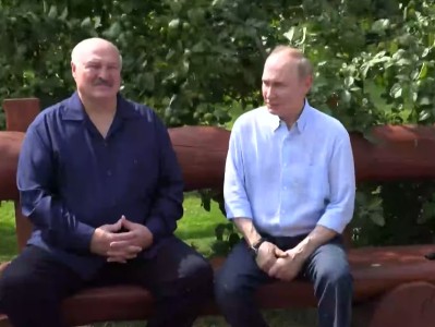 «Россияне все это потихонечку отгрызут, захватят и пойдут дальше», - Лукашенко об украинском конфликте