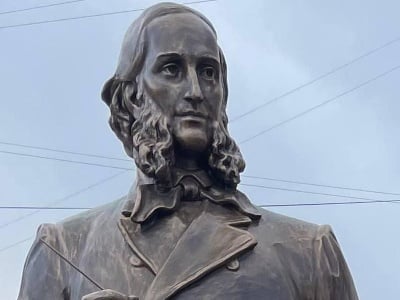 «Московский комсомолец» сравнил Азербайджан, снесший памятник Айвазовскому, с нацистской Германией