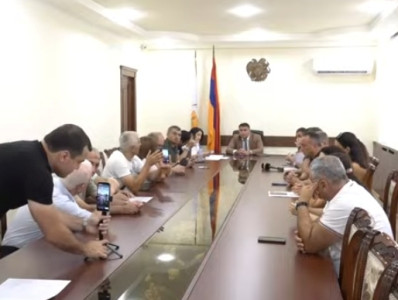 Քաղաքացիները դեմ են բարձրահարկ շենքի կառուցմանը. հանրային քննարկում Նոր Նորքի թաղապետարանում