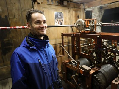 Как ученик 11-го класса заставил работать старинные часы и стал смотрителем башни?