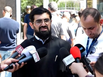 «Եկեղեցականները միշտ էլ զբաղվել են ազգային հարցերով, իսկ սա ազգային հարց է». Արտաշես սարկավագ Աջապահյան