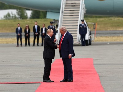 Insider Advantage: Trump approval rating rises sharply after Alaska summit