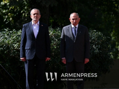 В Ереване началась встреча премьер-министра Армении и президента Ирана
