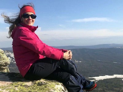 Спасатели не смогли добраться до застрявшей на Пике Победы альпинистки: поиски возобновятся в следующем году