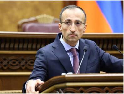 «Հրապարակ». Կկախի՞ պատից Փաշինյանի լուսանկարը, թե՞ կմնա «սկզբունքային տղա»