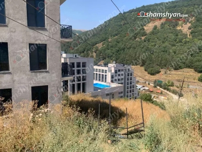 Կեչառիսի վանքի մոտ կառուցվող էլիտար շենքի մոտ հայտնաբերվել է 2 տղամարդու մարմին, 2 հոգի էլ տեղափոխվել է հիվանդանոց