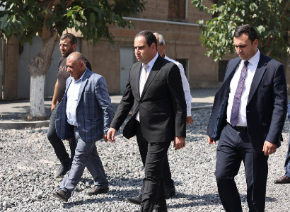 Դավիթ Խուդաթյան այցելել է Վաղարշապատ համայնքի մի շարք շինհրապարակներ՝ ծանոթանալու ընթացիկ աշխատանքներին