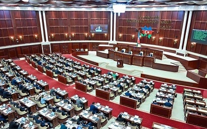 В азербайджанском парламенте Россию обвинили в искажении заявления Алиева о «Зангезурском коридоре»