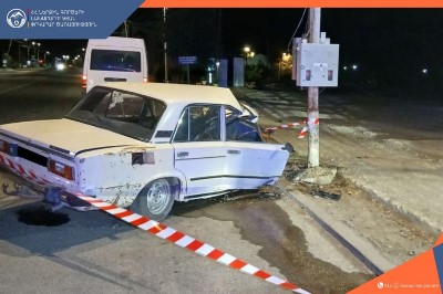 Սարդարապատ գյուղում «VAZ»-ը բախվել է էլեկտրական սյանը․ կա վիրավոր