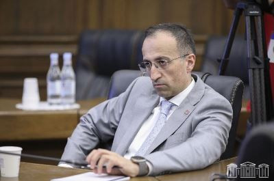 «Իրավունք». Արսեն Թորոսյանը «երկար չի ձգի»