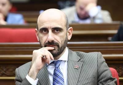 «Հրապարակ». Ջինսով գնացել է քննության՝ կտրել են