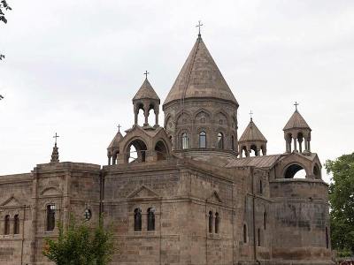 Վեհափառն ընդունել է Նիկիայի առաջին տիեզերաժողովի 1,700-ամյակին նվիրված համաժողովի մասնակիցներին