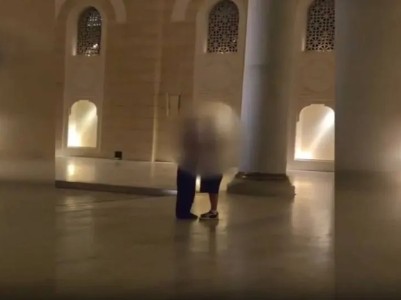 В Стамбуле пару россиян задержали из-за поцелуя в мечети