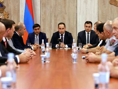 Խուդաթյանը Արմավիրի մարզպետի աշխատակազմին է ներկայացրել նորանշանակ մարզպետին