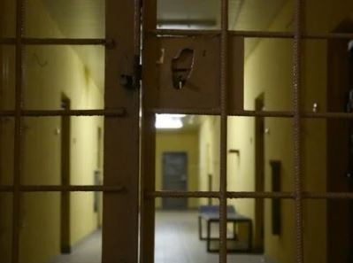 Суд в Германии приговорил сирийца к пожизненному заключению за ножевую атаку под влиянием ИГИЛ