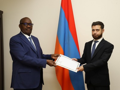 Բուրունդիի նորանշանակ դեսպանն իր հավատարմագրերի պատճենն է հանձնել ՀՀ ԱԳ նախարարի տեղակալին