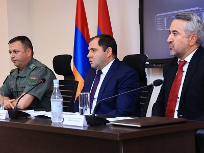 Սուրեն Պապիկյանը հանդիպել է Հանրային խորհրդի անդամների հետ