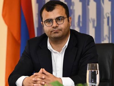 Հակոբ Կարապետյանը հայտնել է՝ Երեւանի քաղաքապետարանի պաշտոնյան բռնnւթյnւն է կիրառել իր նկատմամբ