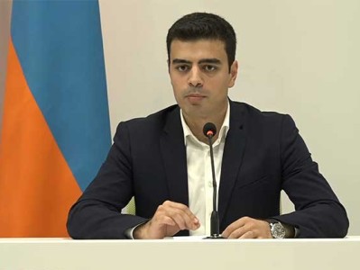 Միքայել Սրբազանը մեծ կերպար է, ինչքան փորձում են սեղմել, փոքրացնել, այդքան նա ավելի մեծ տարածում է ստանում.Սոս Հակոբյան