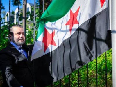 Երկար տարիների ընթացքում առաջին անգամ ԱՄՆ-ում Սիրիայի դեսպանատան շենքի վրա բարձրացվել է երկրի դրոշը