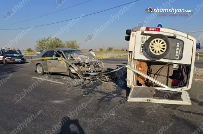 Երևան–Արմավիր ճանապարհին բախվել են Mercedes-ն ու մարդատար «Գազել»-ը. վերջինս կողաշրջվել է. կա 11 վիրավոր