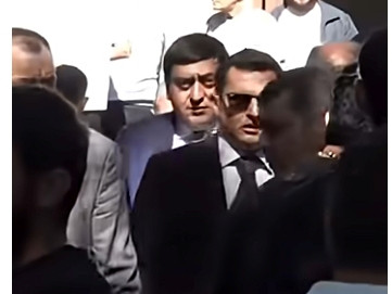 Վալոդյա Գրիգորյանն իմ համագյուղացին էր, իր հայրն իմ հոր հետ մտերիմներ էին. դրկից հարևաններ. Հակոբ Արշակյան