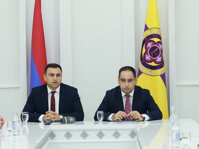 Մեխակյանն ու Խուդաթյանն Էջմիածնի գործարարներին հավաքել են «Նոր Դվին» ռեստորանում
