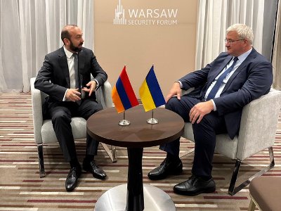 Ukraine FM invites Armenia colleague to Kyiv