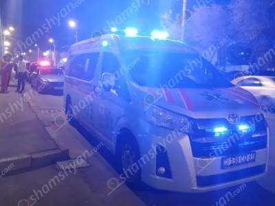 Երեւանում բախվել են «Mercedes»-ն ու Շտապօգնության ավտոմեքենան. բուժքույրն ու բուժառուն տեղափոխվել են հիվանդանոց