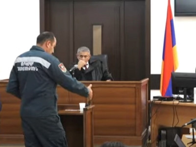 «2-ը կիսանստած էին, նրանց ոտքերի մոտ էլի զինվոր կար, ոնց որ փաթաթված լինեին». հրդեհի գործով վկա փրկարար