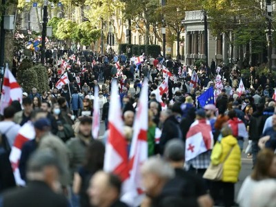 В Тбилиси протестующие перекрыли проспект Руставели и Площадь Свободы