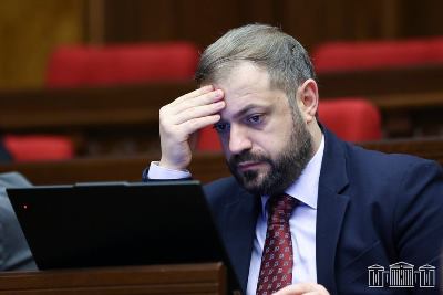 «Իրավունք». Փաշինյանն սկսել է բացահայտ իր «личный неприязнь»- ը ի ցույց դնել Գևորգ Պապոյանի նկատմամբ