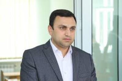 «Իրավունք». Կրքերը եռում են Էջմիածնում. Ովքե՞ր են ՔՊ թեկնածուի «թեւերը» իրականում
