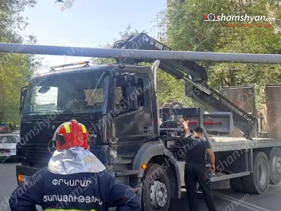 Գրիբոյեդովի փողոցում KamAZ-ը բախվել է գազատարին. սկսվել է գազի արտահոսք. երթևեկությունը դադարեցվել է