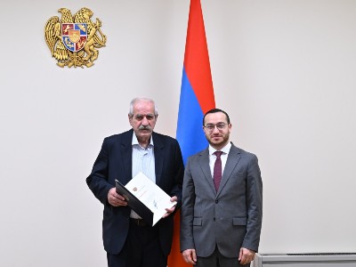 Մխիթար Հայրապետյանը բարձր տեխնոլոգիաների ոլորտի 2 ընկերությունների տնօրեններին շնորհակալագրեր է հանձնել