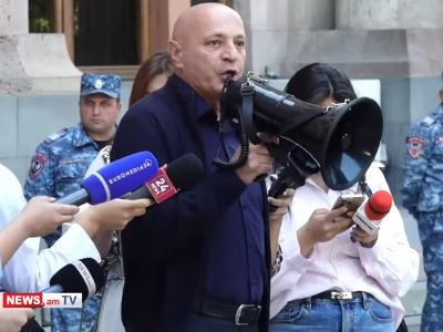 Արցախցիների բողոքի ակցիան Կառավարության դիմաց (ուղիղ)