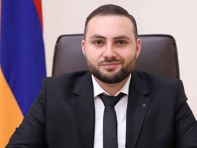 Առաջարկում եմ յոթ անգամ մտածել խոսելուց առաջ կամ ուղղակի լռել. Ալեն Սիմոնյանի խոսնակը՝ Տեր Եսայի քահանա Արթենյանին
