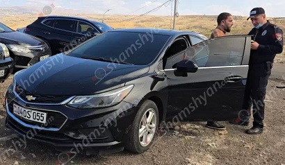 Երևանի քաղաքապետարանի աշխատակիցը երթևեկել է մգեցված ապակիներով մեքենայով