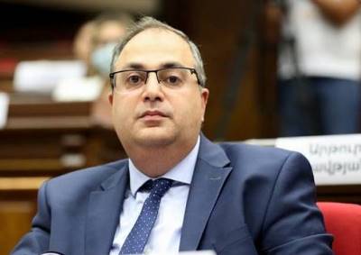 «Հրապարակ». «Ես կնոջ ազգանուն վերցնո՞ղ տղա եմ»