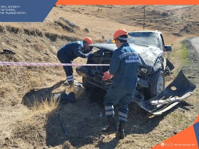 Երևան-Մեղրի ճանապարհին «BMW»-ն դուրս է եկել երթևեկելի հատվածից և շրջվել. կա վիրավոր