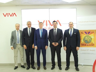 ADI CEO and Chairman of the Board of Directors Vincent Roche visited Viva's headquarters