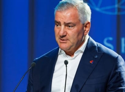 8 ժամ է՝ դատարանը քննում է Սամվել Կարապետյանի կալանքի երկարաձգման հարցը